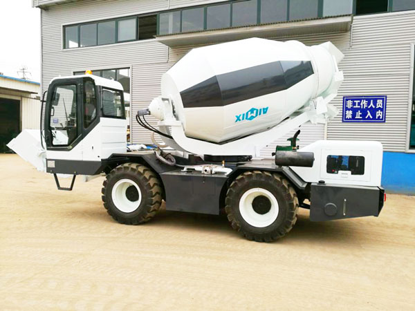 2.5m³ self loading mobile mixing truck